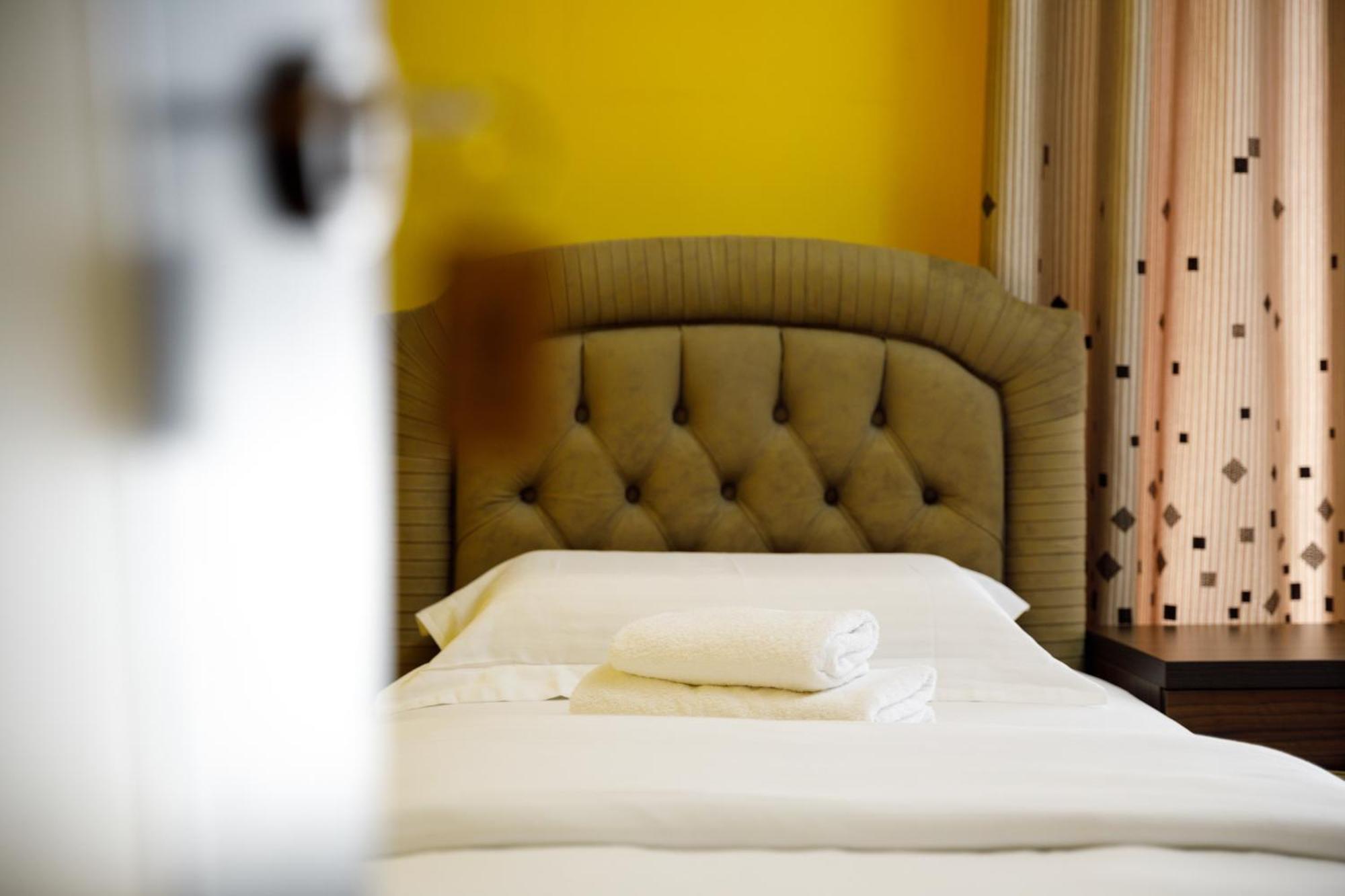 Bora Hotel Gjirokastër Esterno foto