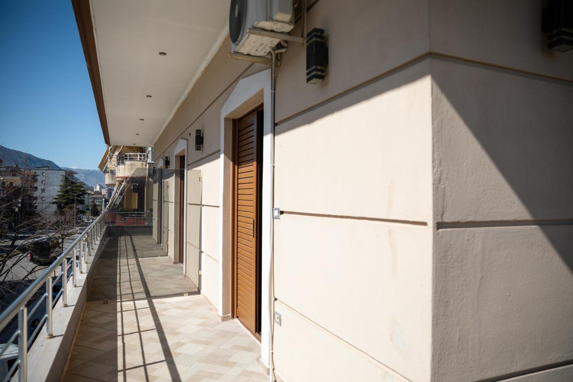 Bora Hotel Gjirokastër Esterno foto