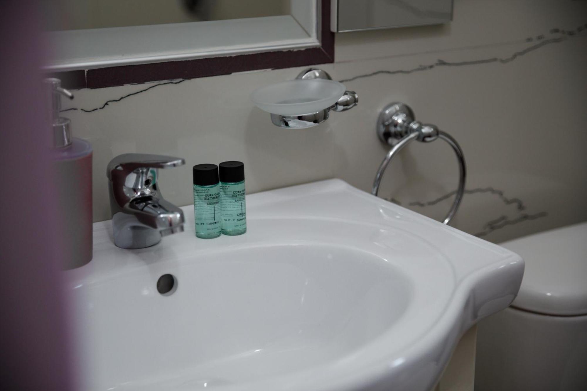 Bora Hotel Gjirokastër Esterno foto