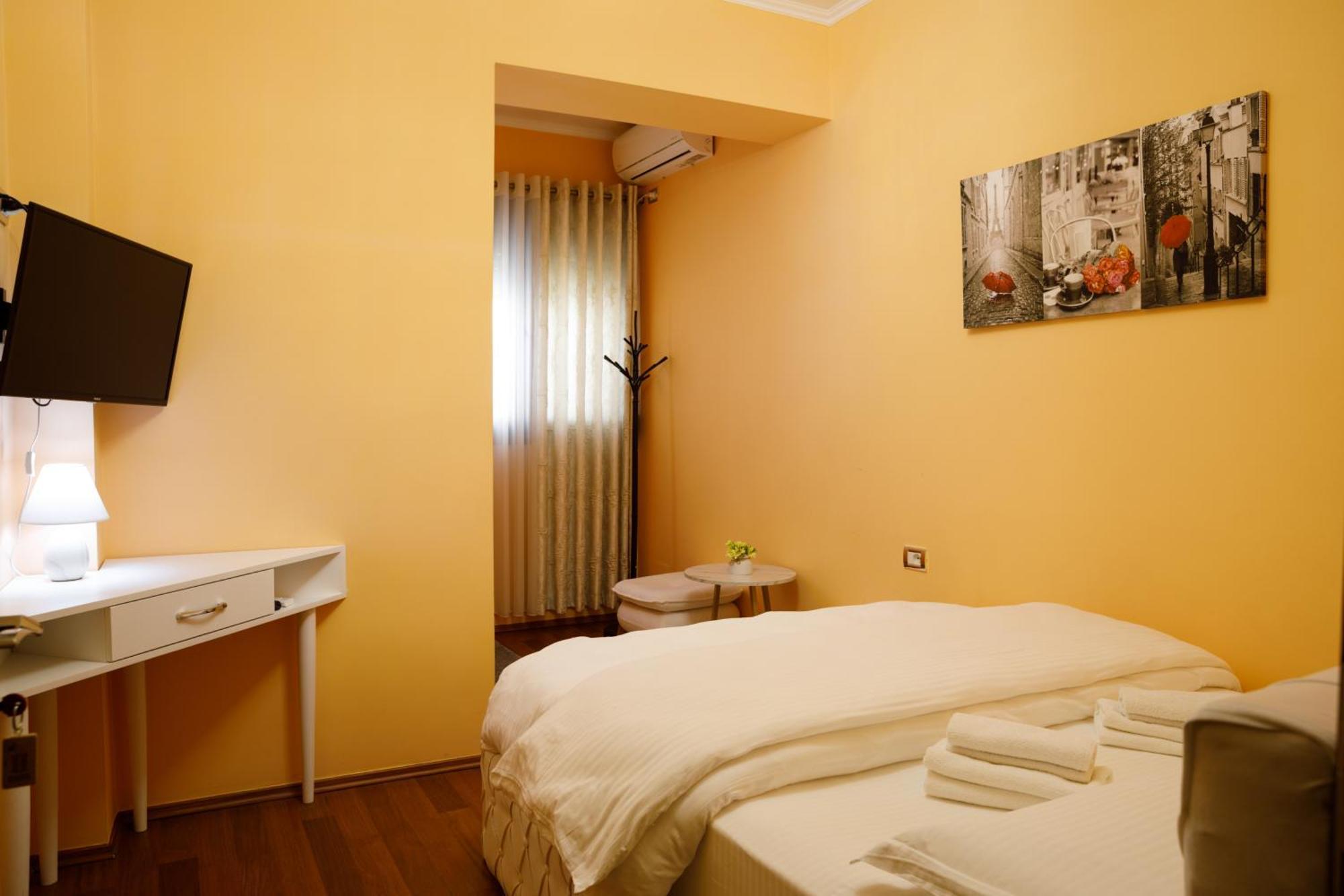 Bora Hotel Gjirokastër Esterno foto
