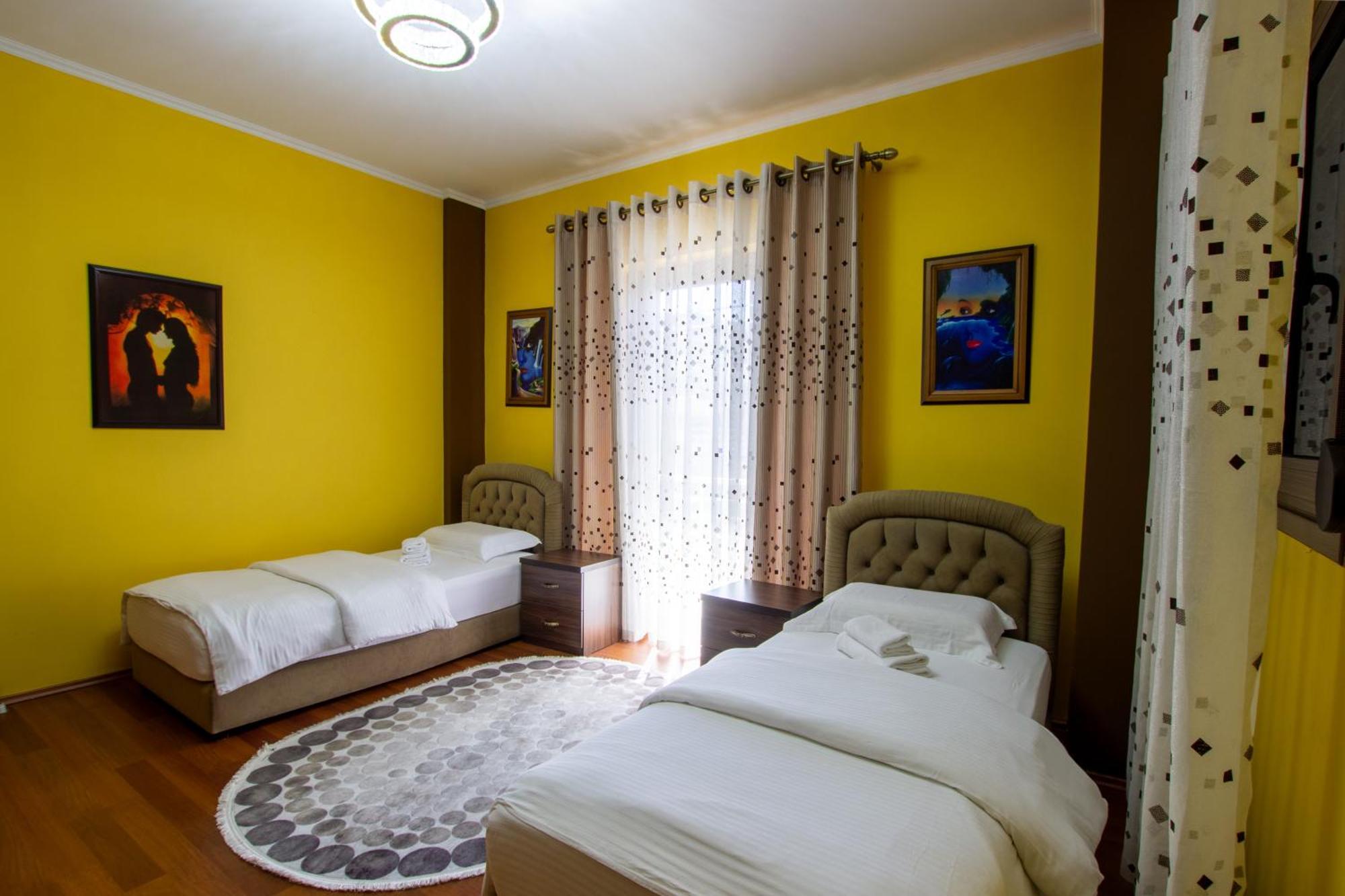 Bora Hotel Gjirokastër Esterno foto