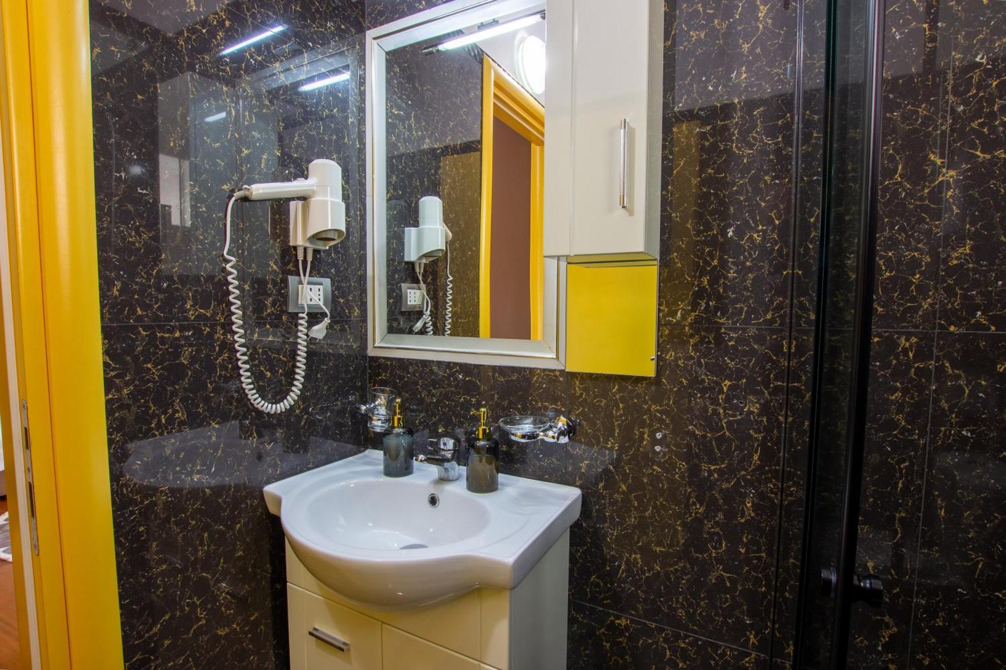 Bora Hotel Gjirokastër Esterno foto