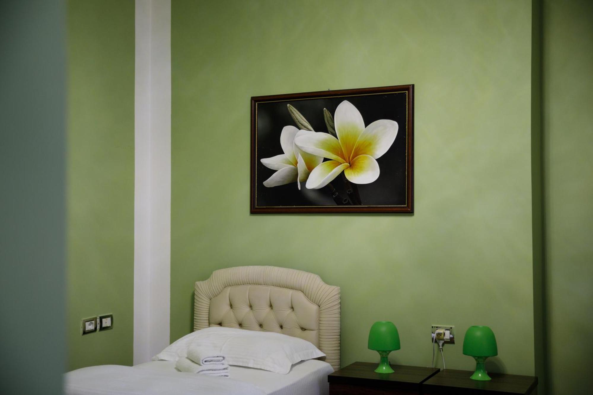 Bora Hotel Gjirokastër Esterno foto
