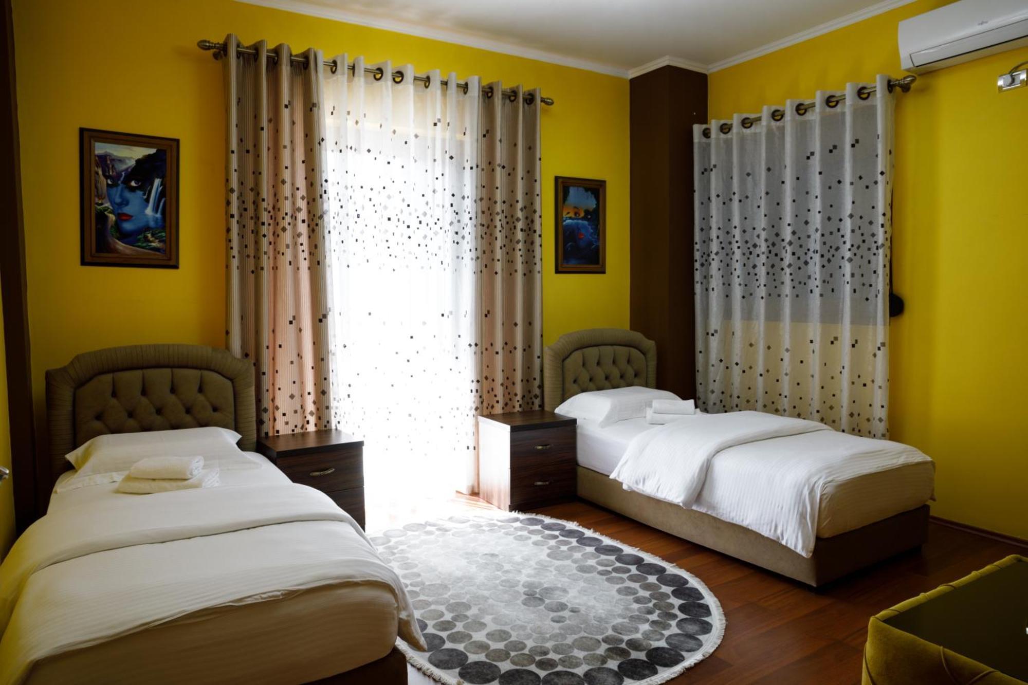 Bora Hotel Gjirokastër Esterno foto