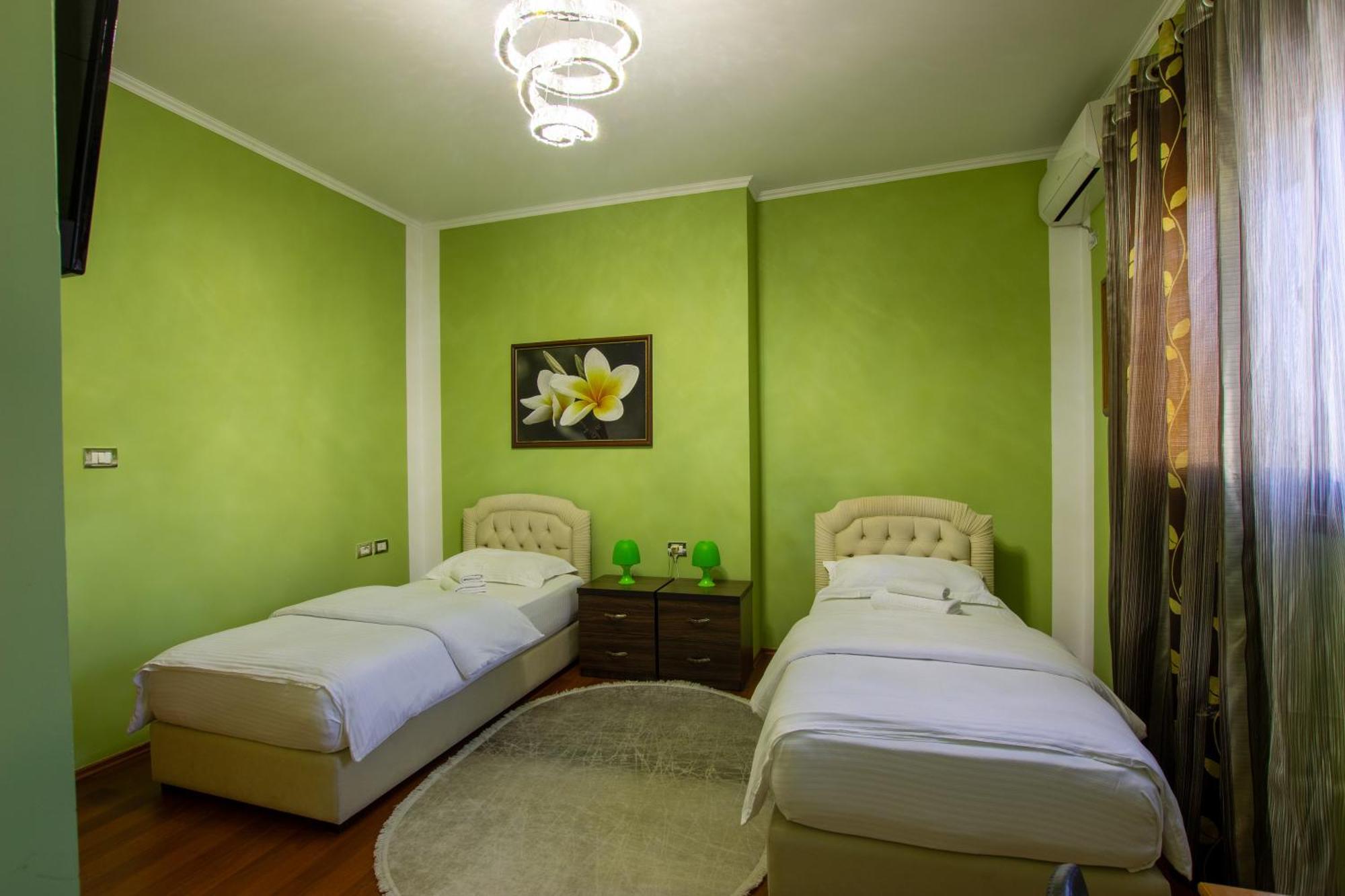 Bora Hotel Gjirokastër Esterno foto