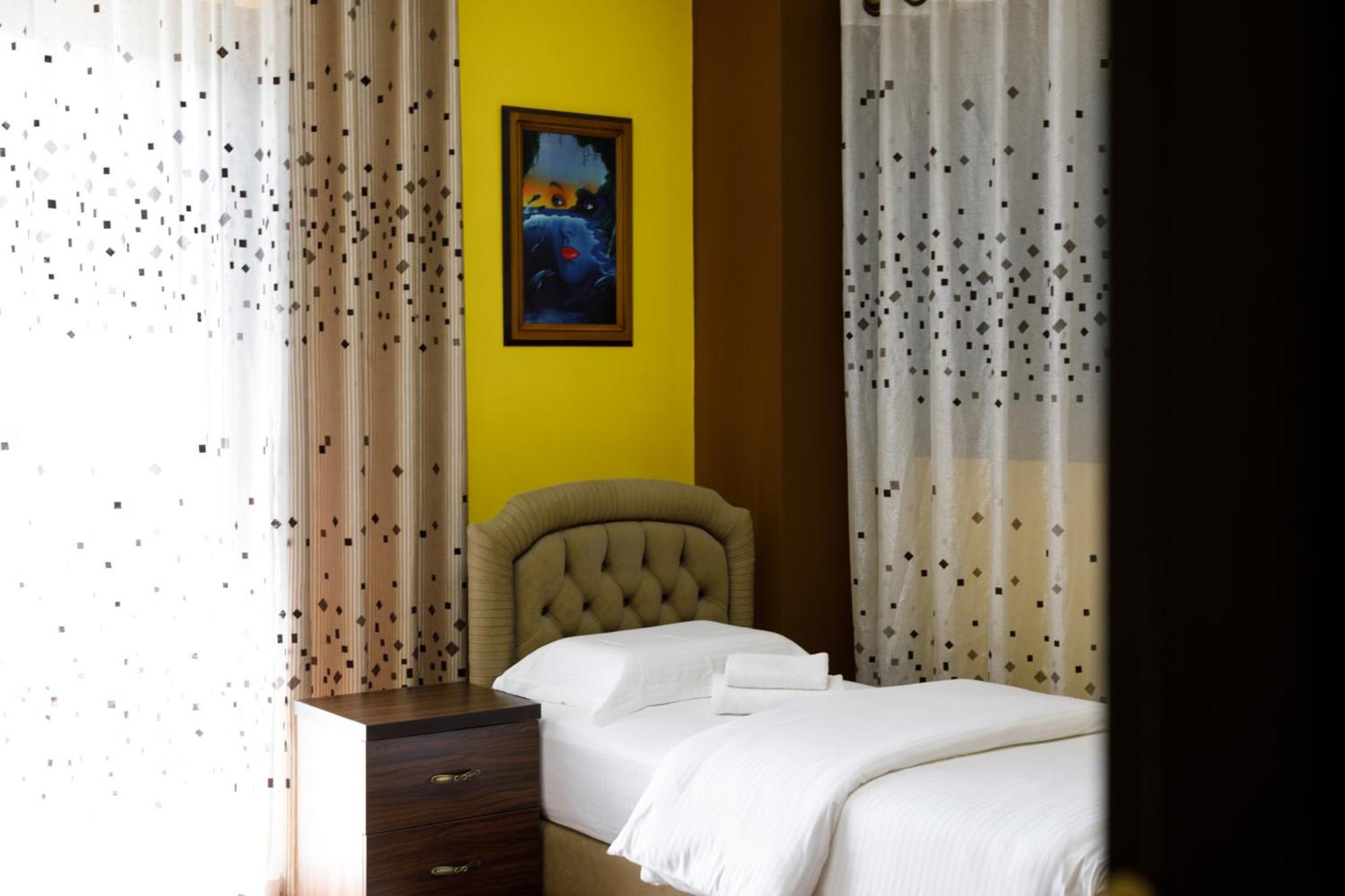 Bora Hotel Gjirokastër Esterno foto