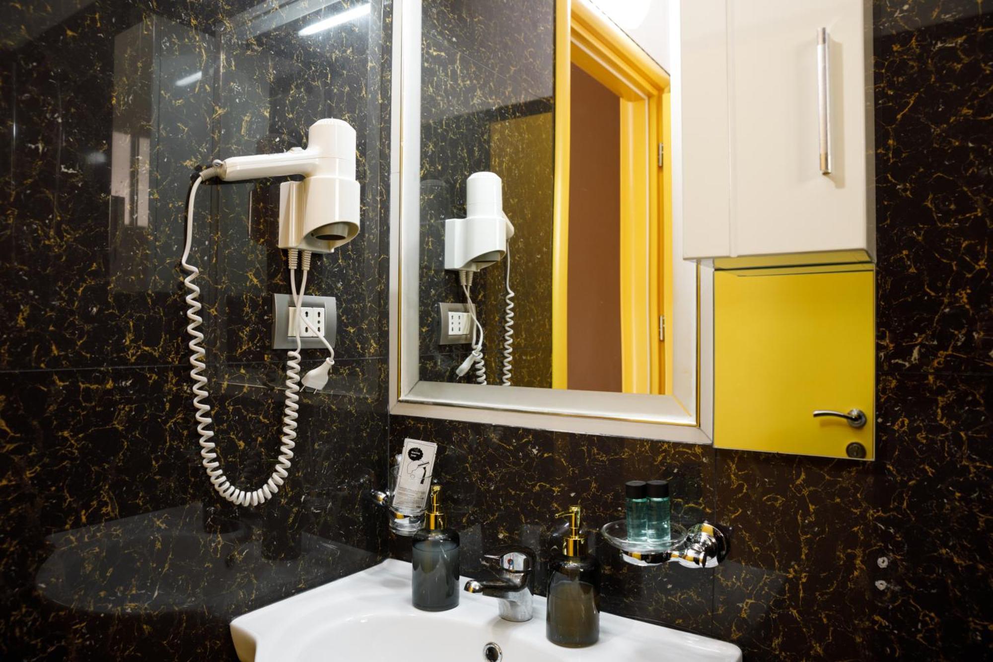 Bora Hotel Gjirokastër Esterno foto