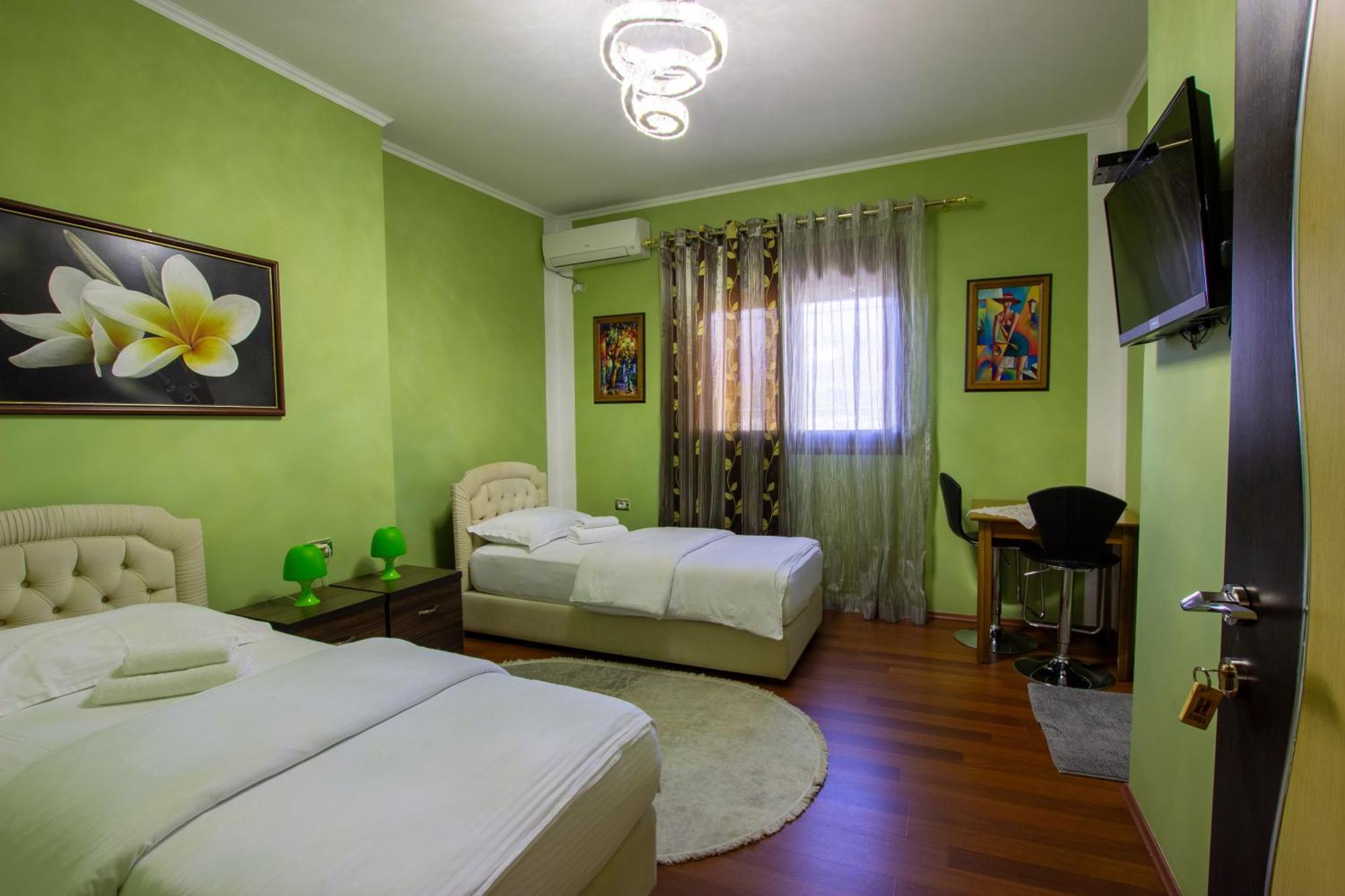 Bora Hotel Gjirokastër Esterno foto