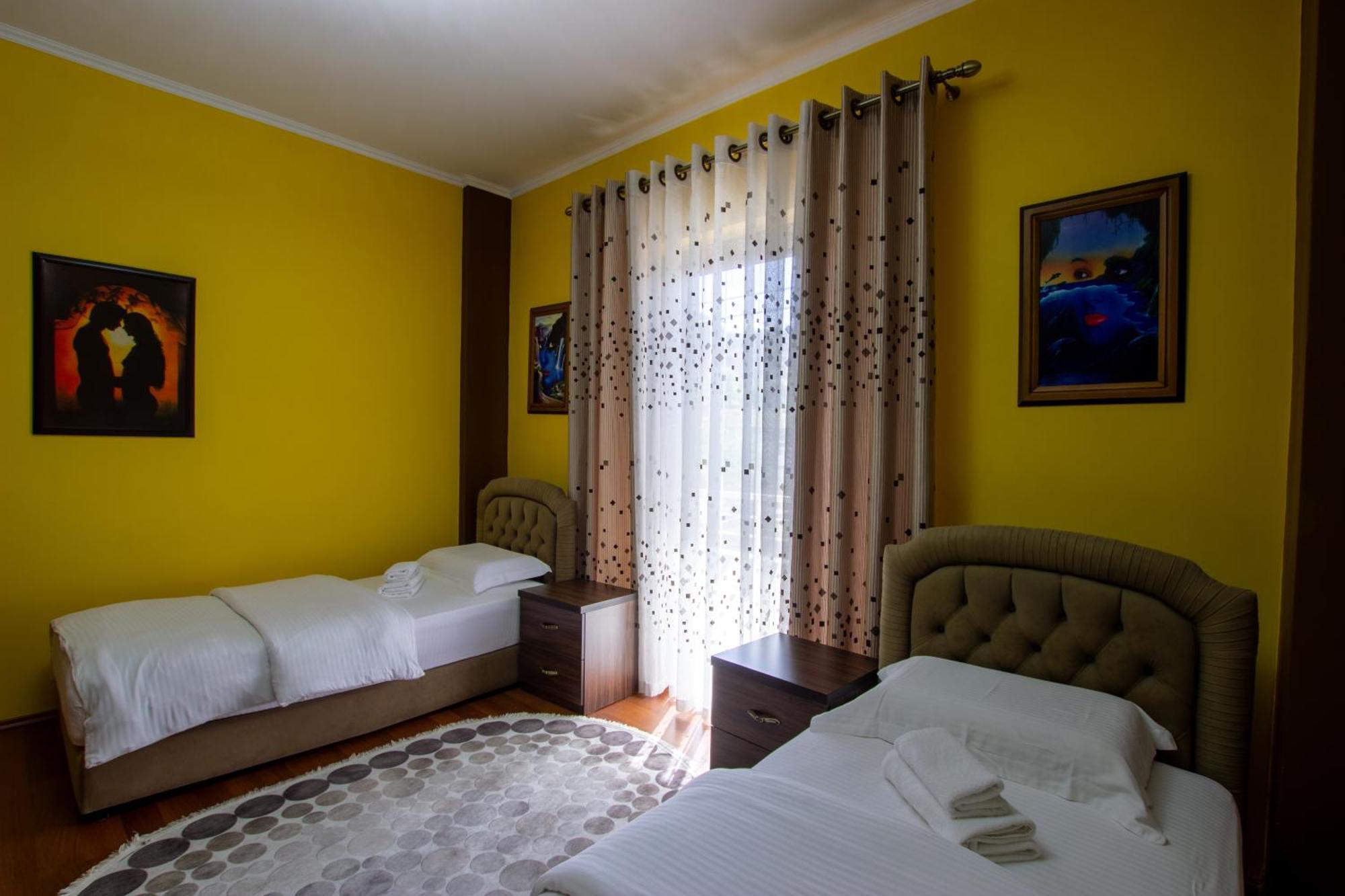 Bora Hotel Gjirokastër Esterno foto