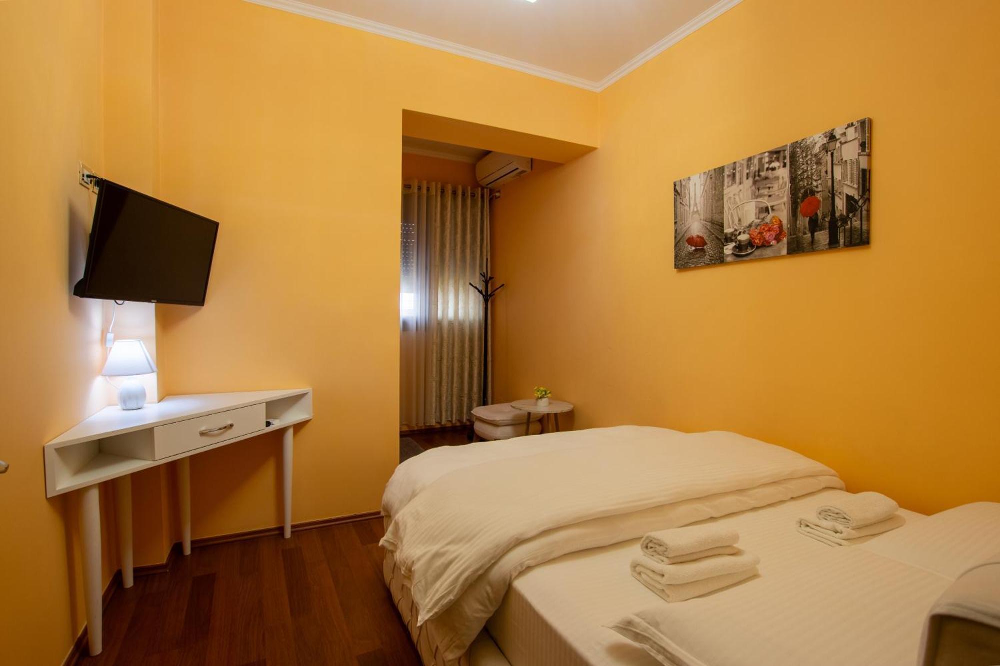 Bora Hotel Gjirokastër Esterno foto