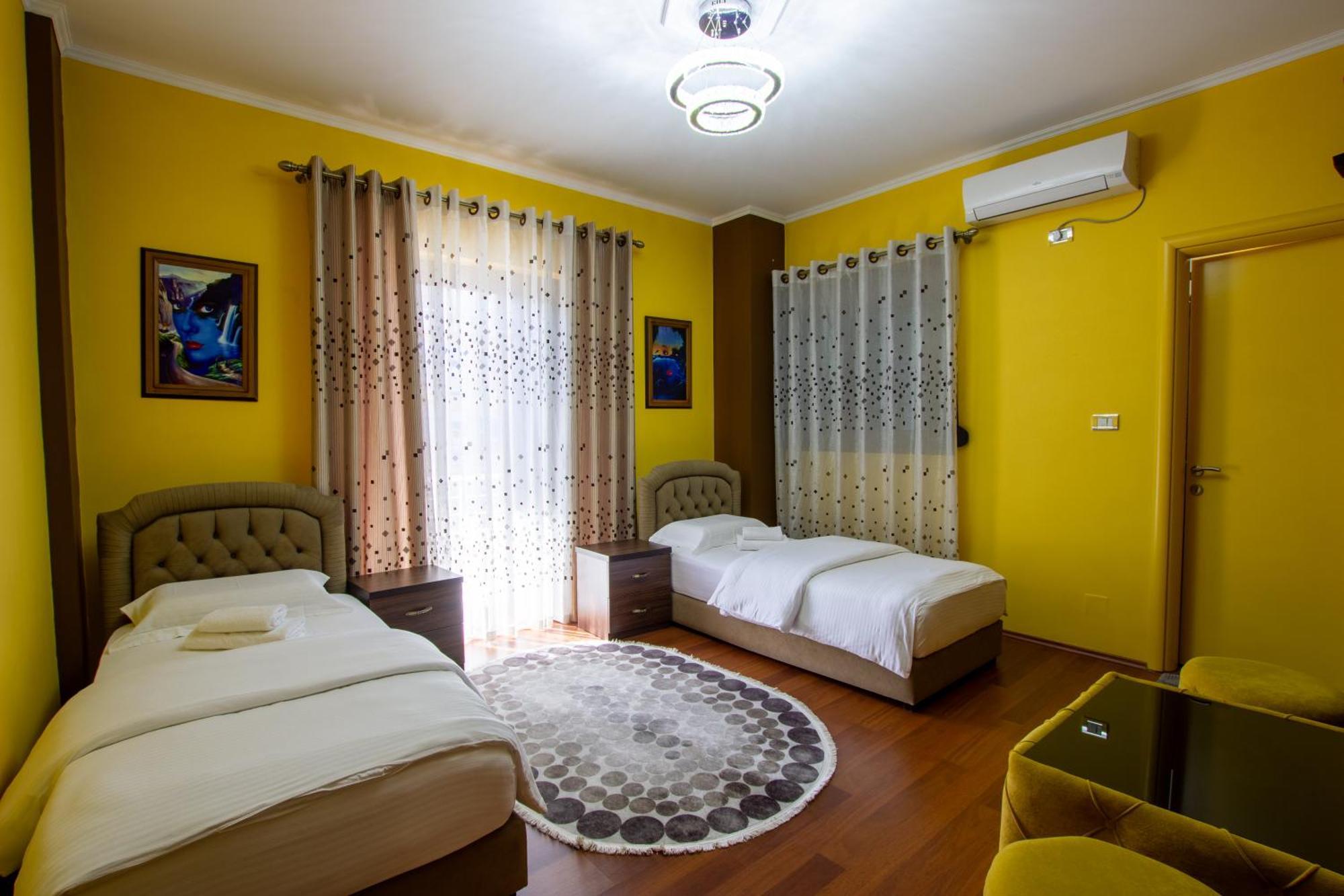 Bora Hotel Gjirokastër Esterno foto