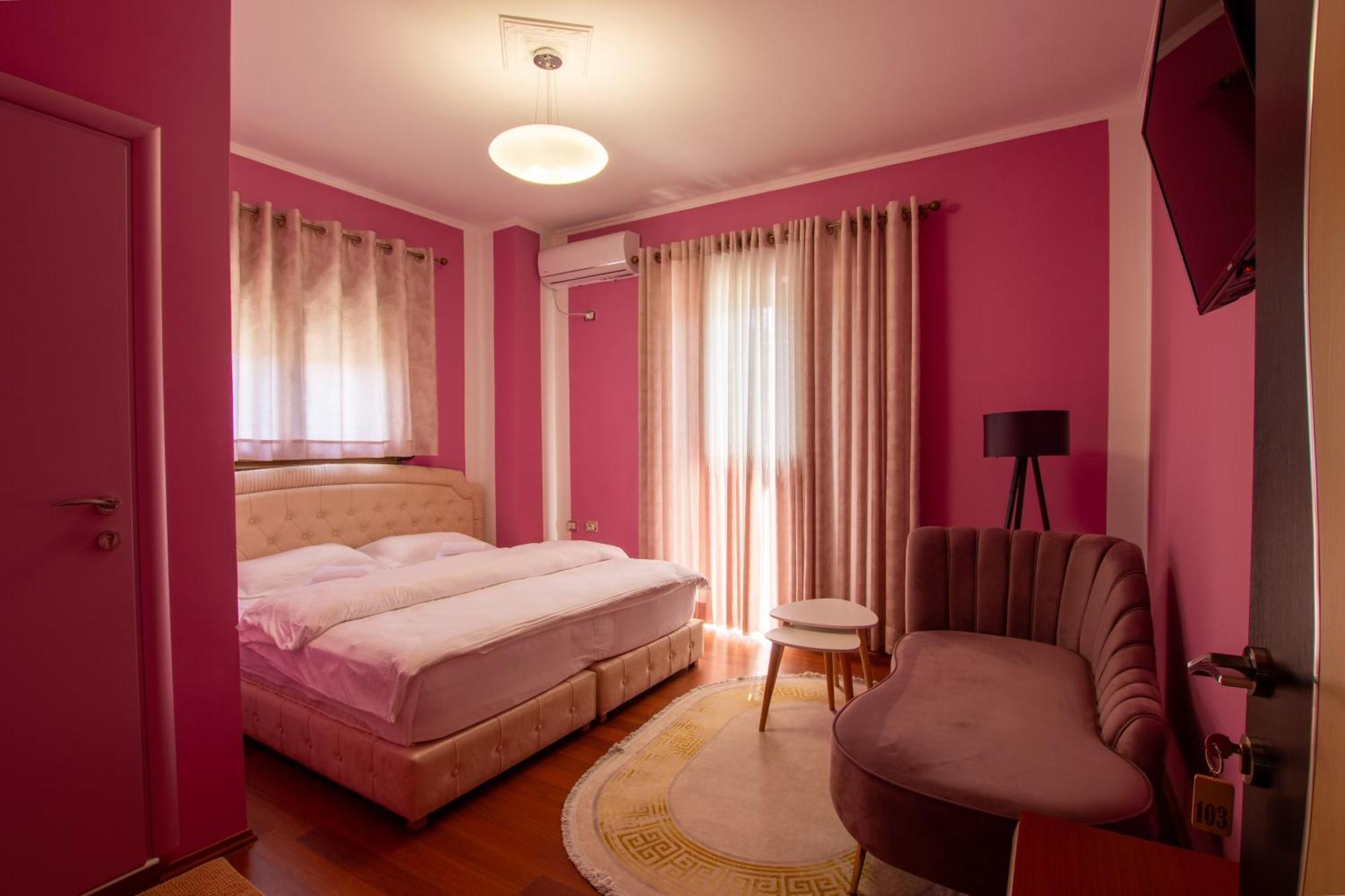 Bora Hotel Gjirokastër Esterno foto